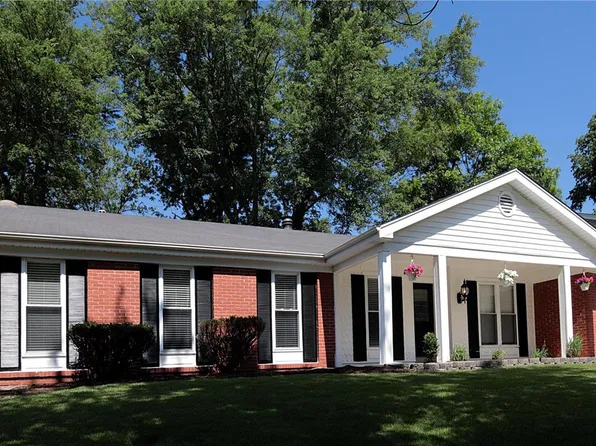 1411 Oldfarm Dr, Saint Louis, MO 63146