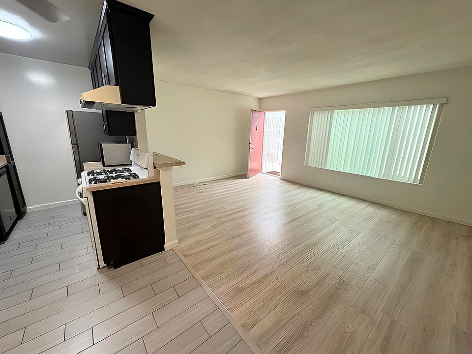 1st image of 1630 Granville Ave APT 207