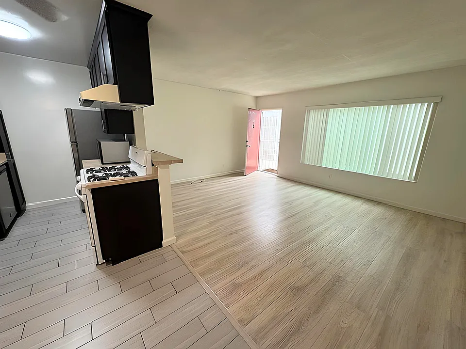 1630 Granville Ave #207
