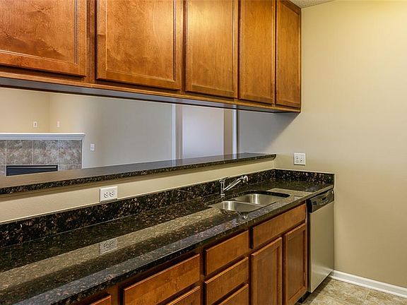 4th image of 6350 Coachlight Dr Unit 3204