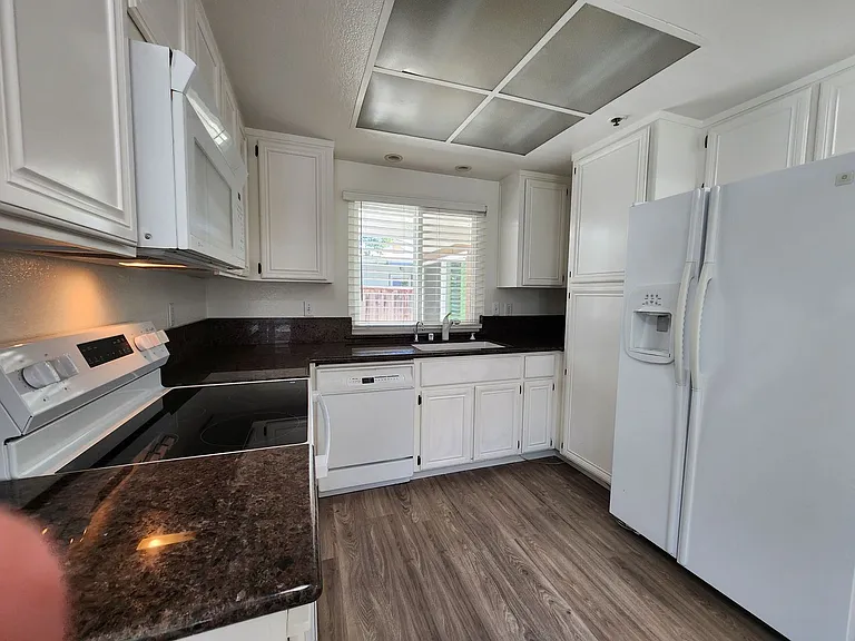 1465 Kentfield Ave — Photo 10