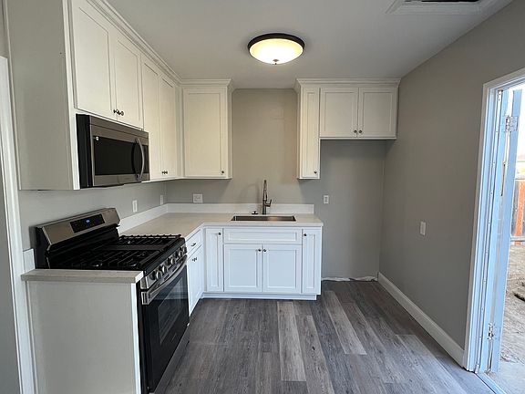 3rd image of 410 N Thornburg St