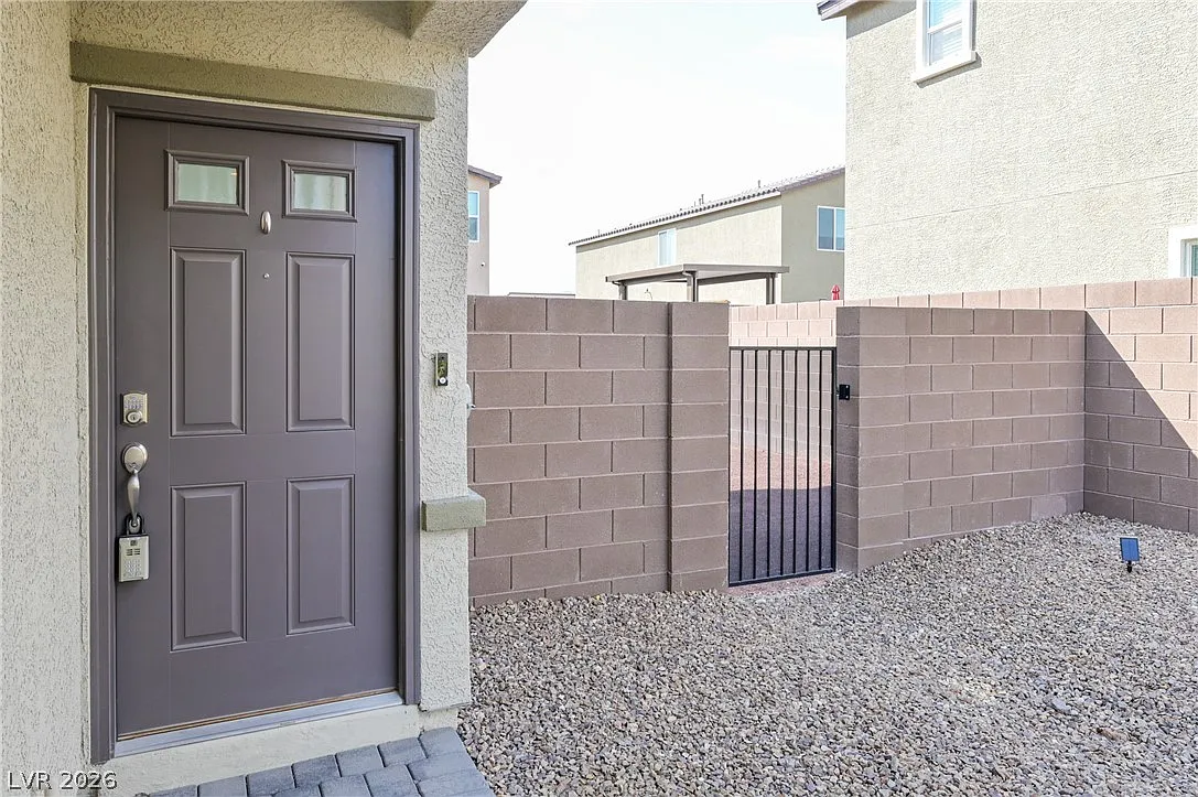 4 bed, 2.5 bath, 1855 sqft, $2,350 — Photo 4