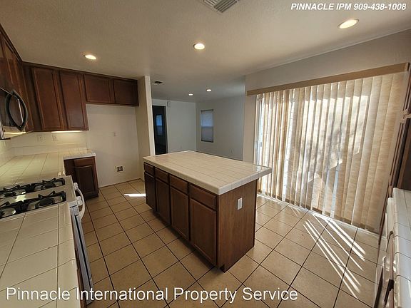 4th image of 1758 E Flora St