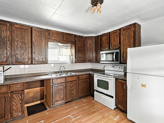 4th image of 437 Myers St