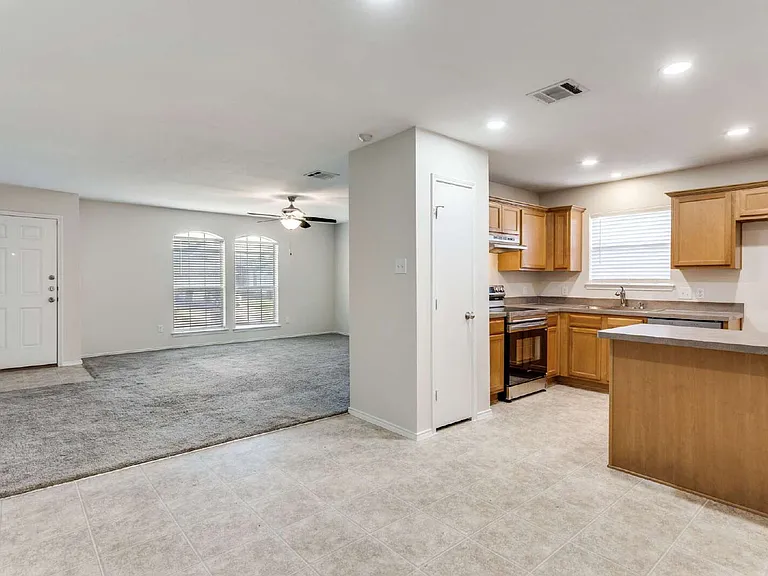 9224 Marilyn Dr — Photo 3