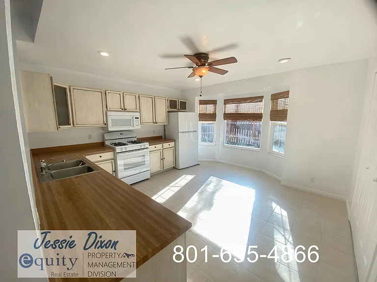 879 Rice Cir — Photo 3