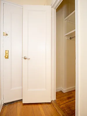 Rented by City Connections Realty | media 11