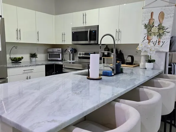 8216 W Santa Monica Ave, Fort Lauderdale, FL 33321