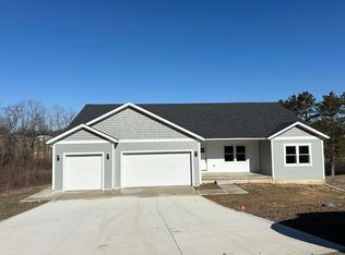 2870 Corbin Dr, Zanesville, OH 43701