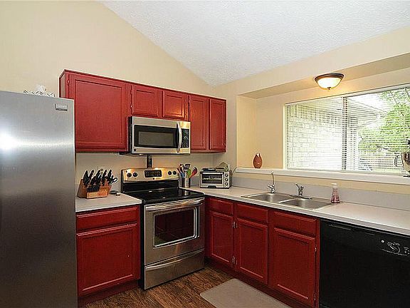 4th image of 1105 Landing Blvd