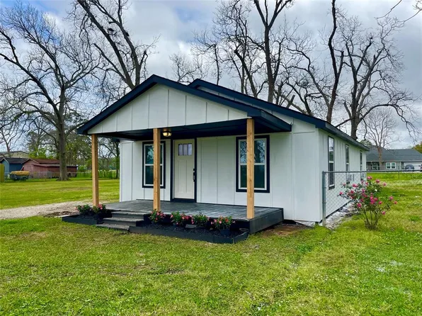 107 N Blunck Street, Lake Jackson, TX 77566