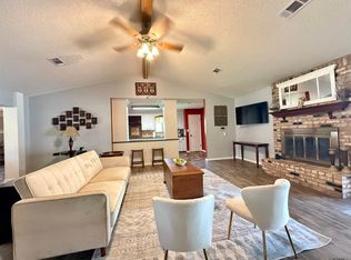 2428 Riverside Dr, Port Allen, LA 70767