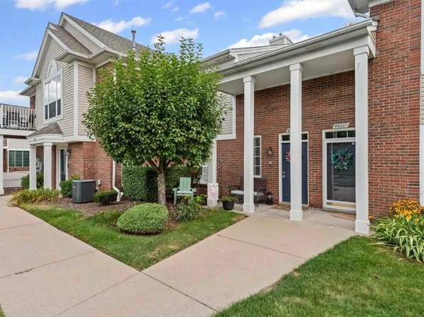 45691 Heather Ridge Dr #221, Macomb, MI 48044