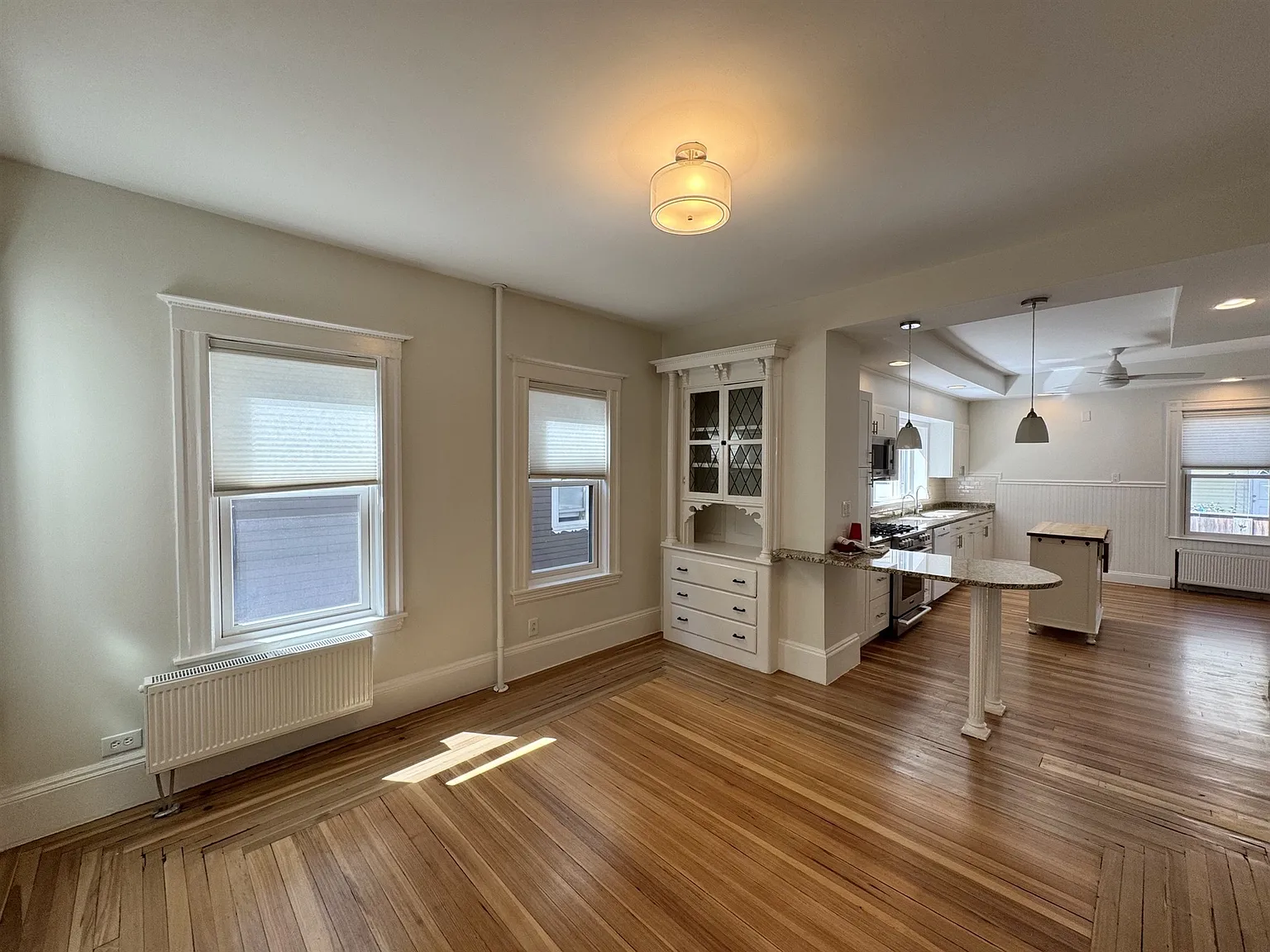 2 bed, 1300 sqft, $4,400 — Photo 3