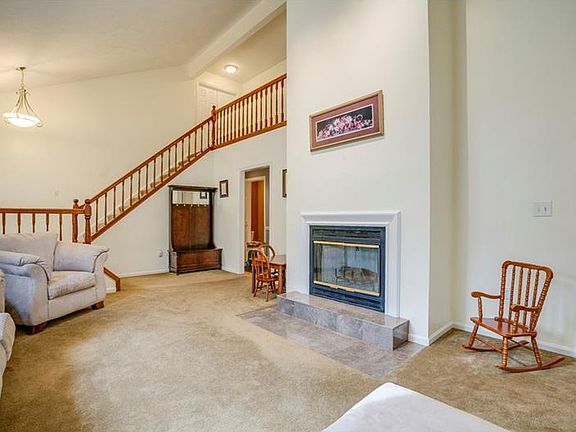 5th image of 301 Bridlewood Dr