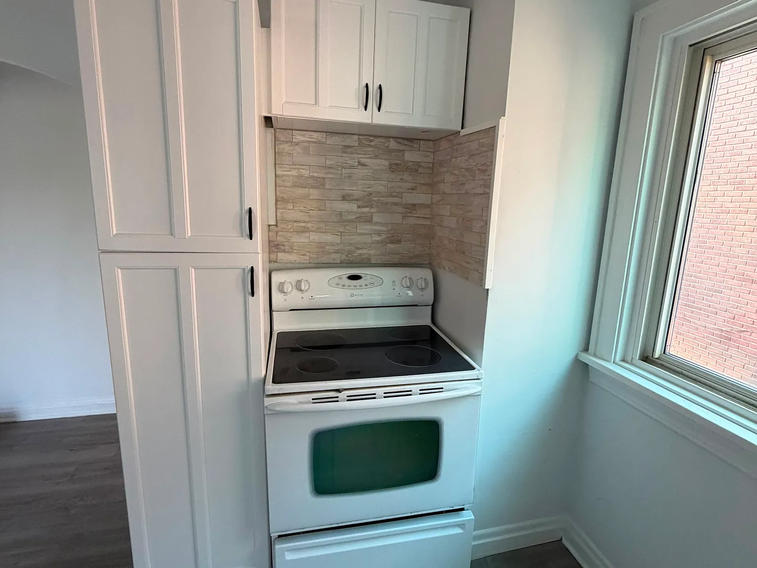 3 bed, 2094 sqft, $2,022 — Photo 4