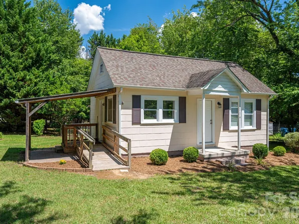 214 23rd St NW, Hickory, NC 28601