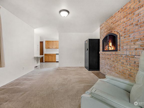 2nd image of 9526 47th Drive NE