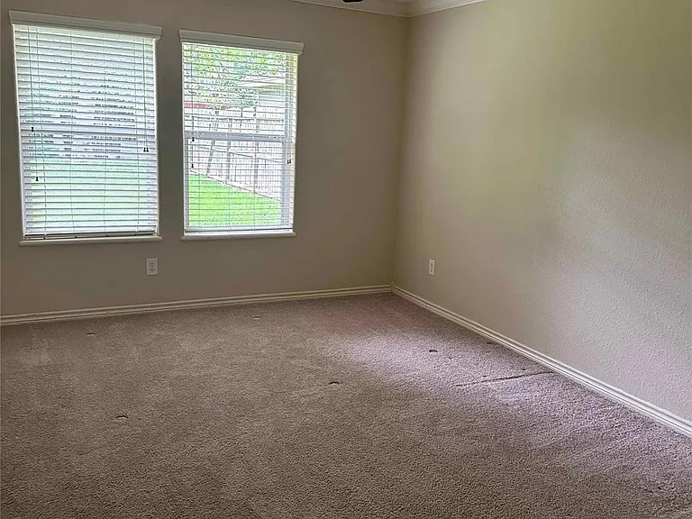 1104 Hidden Oaks St — Photo 12