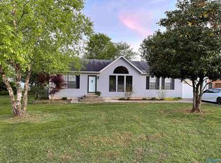 122 Cathy Dr, New Market, AL 35761
