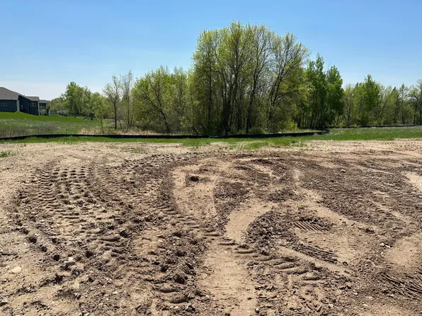 401 Estate Dr, Avon, MN 56310