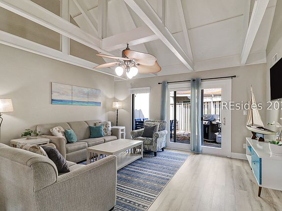 4th image of 45 Queens Folly Rd APT 624