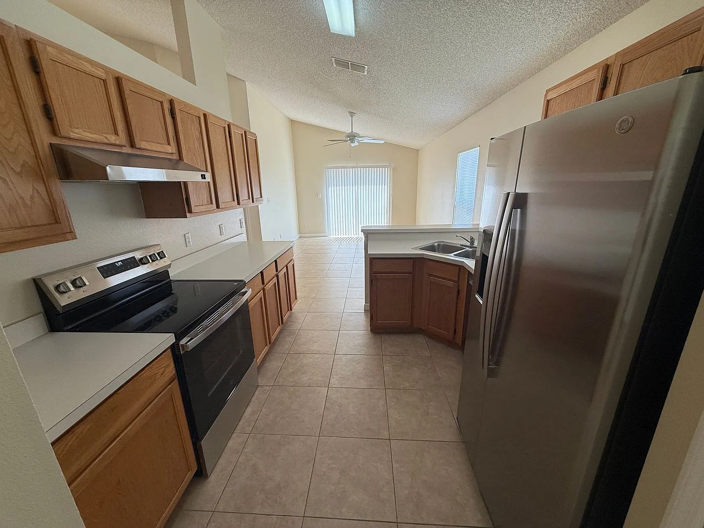 3/2 Single Family Home In Waterford Lakes Available August 17th! — Photo 4