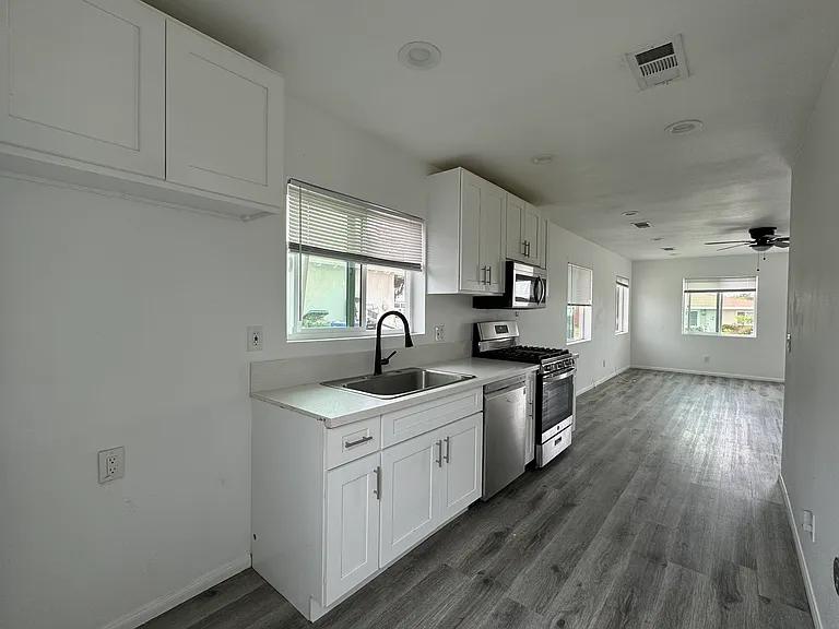 27274 Norwood St — Photo 7