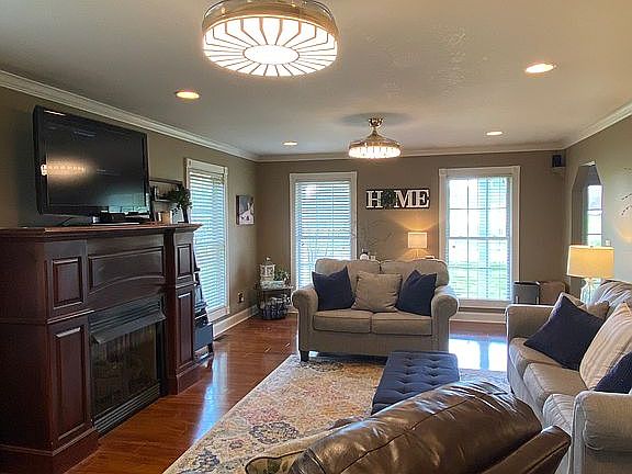 5th image of 1329 Redwood Ln