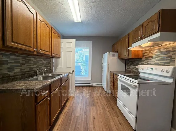 1215 Peach St APT 5, Lincoln, NE 68502