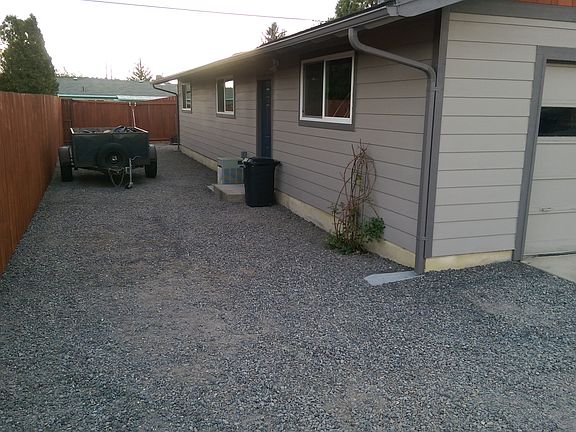 4th image of 174 NE Cowden Dr
