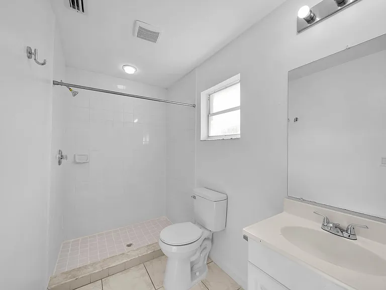 1214 SE 24th Ave — Photo 16