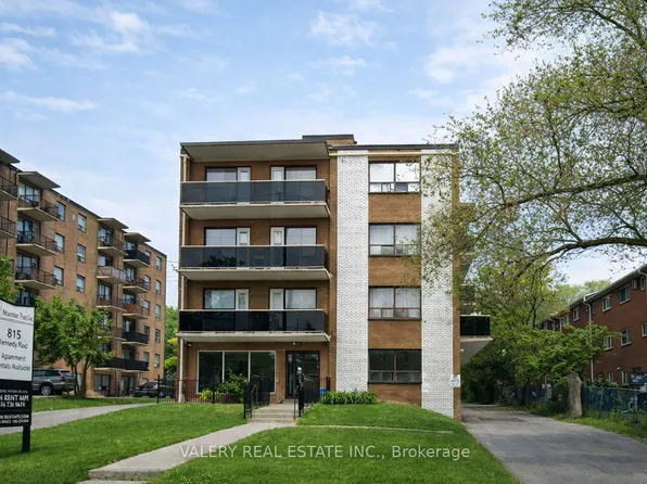 815 Kennedy Rd #305, Toronto, ON M1K 2E3