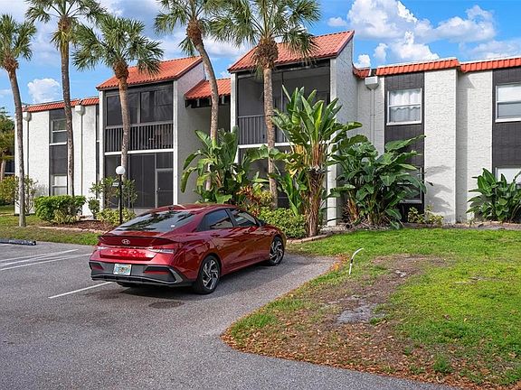 2nd image of 3223 Beneva Rd Unit 101