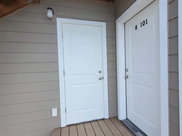 3313 Porter St #101, Pt Angeles, WA 98362