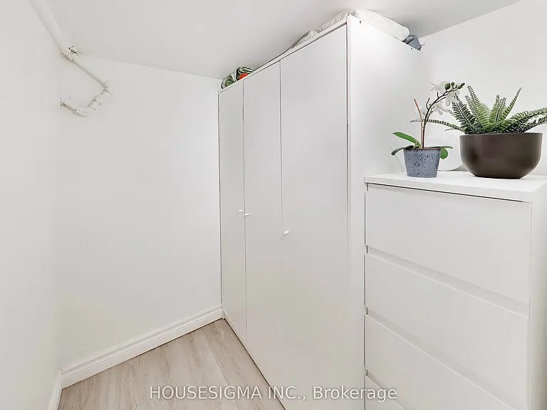 152 Linsmore Cres #LOWER — Photo 12