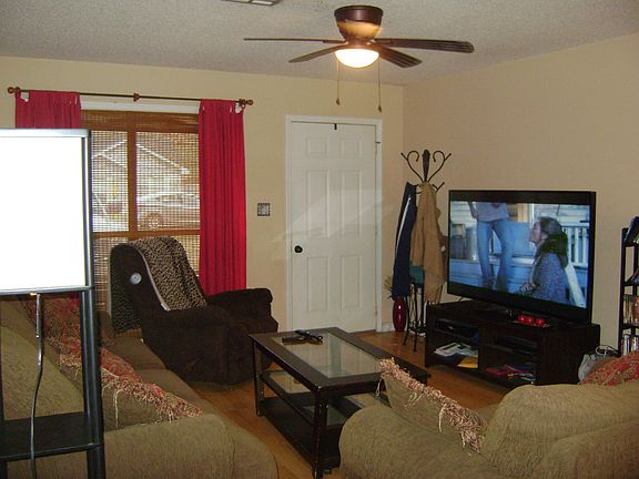 3rd image of 1928 Linda Ave