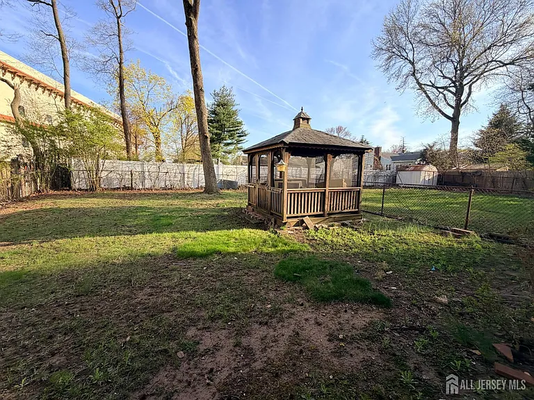 2460 Woodbridge Ave — Photo 30