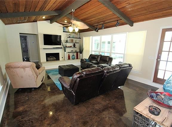 4th image of 1712 Lake Side Ln
