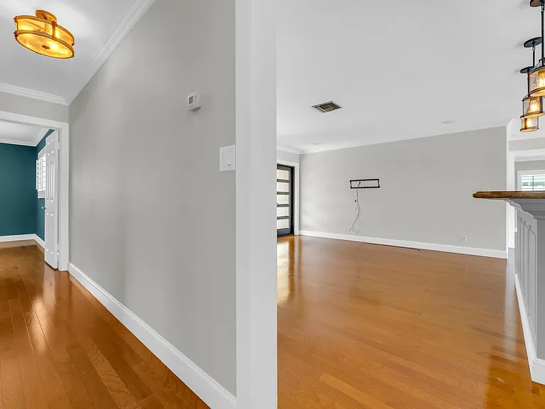 925 SE 10th St — Photo 24