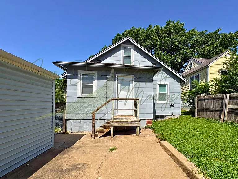 305 N Crysler Ave — Photo 23