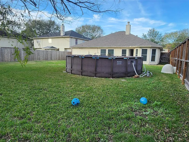 16807 Sussex Dr — Photo 46