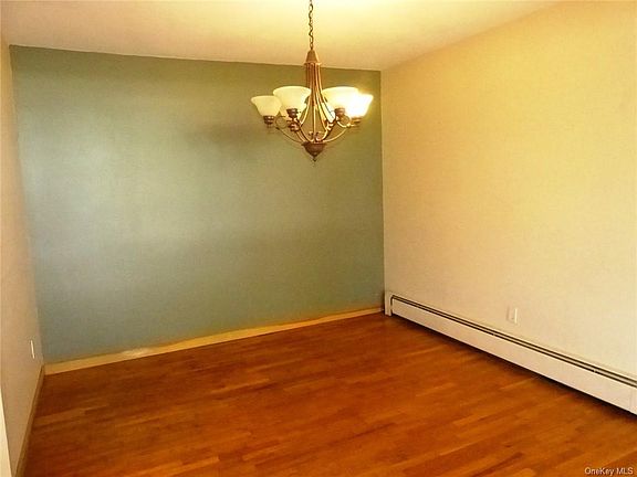 4th image of 12 Parkwood Dr