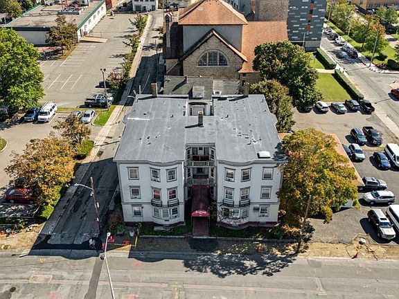 5th image of 162 Warren Ave