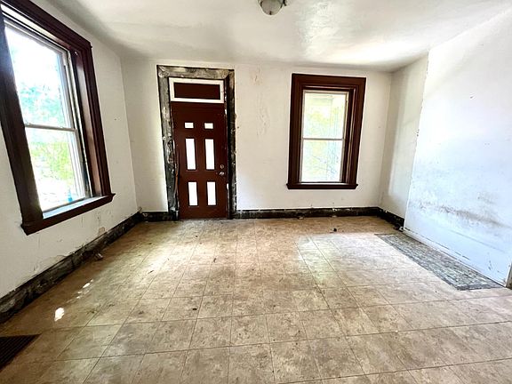 3rd image of 2462 W McMicken Ave