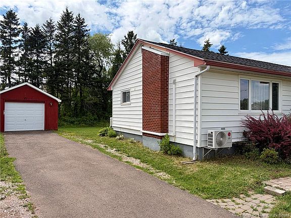 3rd image of 100 Leeside Dr