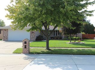43146 Aspen Dr, Sterling Heights, MI 48313