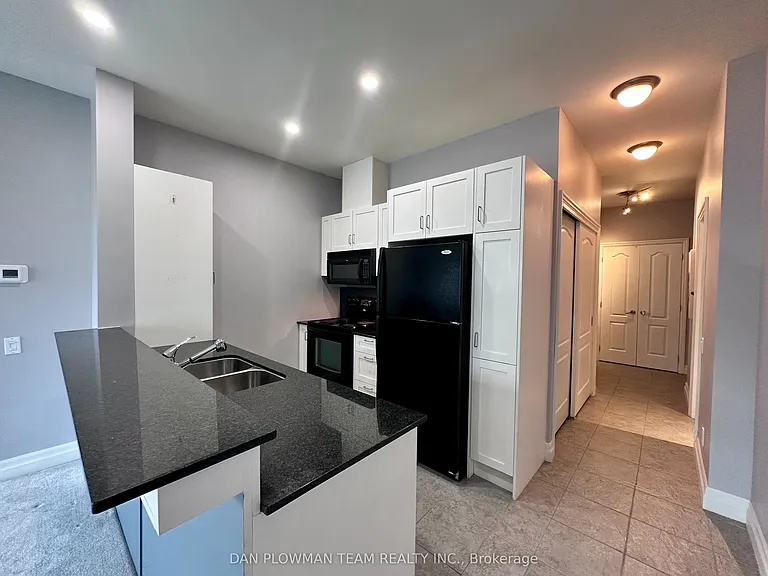 44 Bond St W #607 — Photo 9