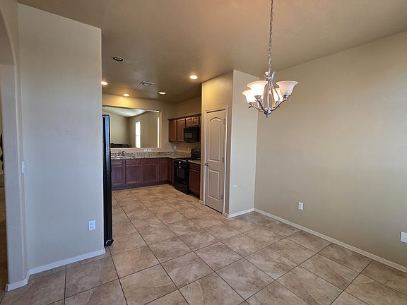 Dining area / kitchen